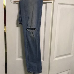 perfect condition American eagle ripped knee